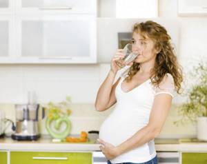 Благодаря мочегонным средствам можно быстро убрать отеки, возникающие во время беременности