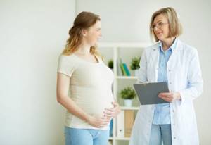 при появлении сахара в моче при беременности нужно обратиться к эндокринологу
